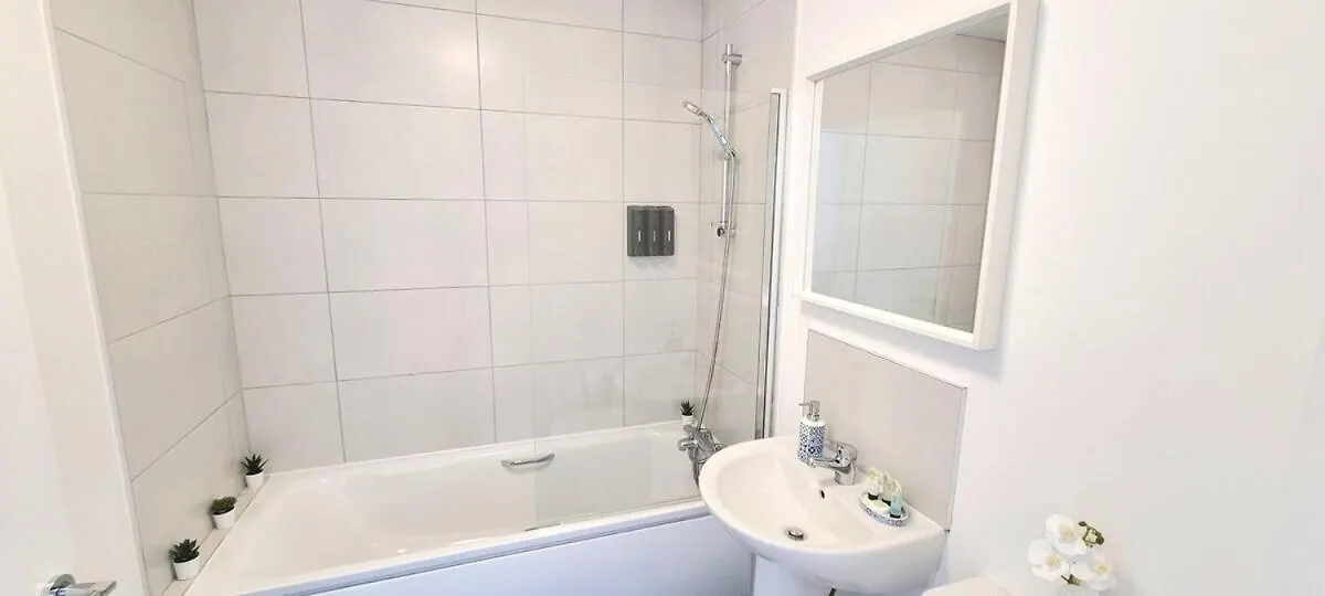 Sandford Penthouse Belfast 0*,